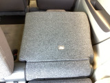 リアシートは簡単に倒すことができるので、ラゲッジルームも広がります。