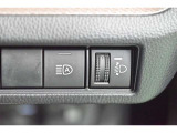 オートマチックハイビームとは、先行車や対向車のライトを認識し、ハイビームとロービームを自動で切り替える機能です。夜道の視界を確保します。詳細は販売店スタッフまでおたずねください。