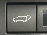 【パワーバックドア】スマートキーや運転席のボタンを押すだけでリアゲートが自動で開閉します!荷物を持っている時や、高い位置にあるバックドアを閉める際に便利な機能です♪