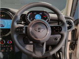 ミニ独特のゴーカートフィーリングと呼ばれる軽快なハンドリングはAT車、MT車のどちらでも楽しめます。