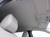 天井には気になる汚れやシミなどもなくきれいです!気持ち良く運転できますね!