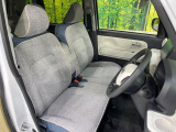 運転席シート廻りは使用感も少なく、良好な状態となっています。前オーナー様が丁寧に使っていたことがよくわかりますね。
