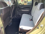 【後部座席】納車前には専門業者にてクリーニングを実施し綺麗な状態でお渡します!
