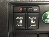 【両側パワースライドドア】両側がパワースライドドアになっており、運転席のスイッチやスマートキーでも開閉が可能です!開口部も広いので乗り降りも楽々♪