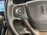 ステアリングにオーディオ操作スイッチが付いています。オーディオ画面に直接タッチしなくても操作が出来ますので、運転に集中できます。
