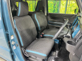 運転席シート廻りは使用感も少なく、良好な状態となっています。前オーナー様が丁寧に使っていたことがよくわかりますね。
