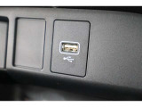 USBオーディオ用ソケットがついていますので携帯電話などを接続すれば音楽等の再生が可能です!