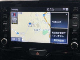 ディスプレイオーディオ装着車。ディスプレイとスマホを連携で、様々なアプリを使用できます。マップのアプリを繋げて、ナビゲーションとして使用できます。