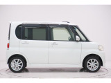 県内13店舗にて常時500台以上ダイハツ車を展示中です。見て、触って、納得のいく一台をぜひ見つけてください。
