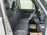 運転席まわりです。実際に座ってみて、乗り心地を体験してみてください。