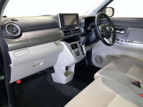 見通しのよいすっきりとした視界で、誰でも運転しやすいです。運転のしやすさは疲れにくさにも繋がりますよ♪