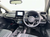 運転席まわりです。 各操作スイッチは使いやすい位置に配置されてます。