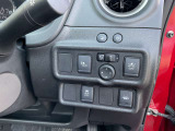 運転席の右下に各種スイッチがまとめられています。