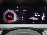 e-POWER専用メーターはモーター出力、エネルギーフロー表示、各種燃費表示機能、バッテリー残量、デジタル時計、航続可能距離、サービスインターバルなどが表示されます。