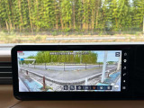 ディスプレイからのカメラ視点を変更することで、状況に合わせて運転席からの死角もカバーできます♪