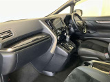 見通しのよいすっきりとした視界で、誰でも運転しやすいです。運転のしやすさは疲れにくさにも繋がりますよ♪