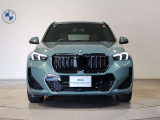 【キドニーグリル】BMWは約90年もの間、ほぼ全ての車両にひと目でBMWだと分かるこの特徴的なフロントグリルが備えられ、デザイン・アイコンとして親しまれてきました。