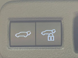 【パワーバックドア】スマートキーや運転席のボタンを押すだけでリアゲートが自動で開閉します!荷物を持っている時や、高い位置にあるバックドアを閉める際に便利な機能です♪
