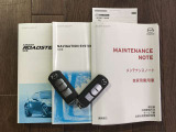 取扱書&整備手帳揃っております☆遠くからドアの開錠施錠が出来る便利なキーレスを装備しています。