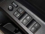 電動格納式ドアミラー・パワーウインドウを装備しています。