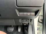 運転席右下の操作しやすい位置に各種設定ボタンがあります