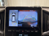 【パノラミックビューモニター】専用のカメラにより、上から見下ろしたような視点で360度車の周囲を確認することができます。