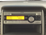 純正CDチューナーにはAUX入力端子がついてますので外部入力から音楽などを楽しめます。その下には1DIN分の小物入れがついています。CDケースなどを入れるのに便利です。