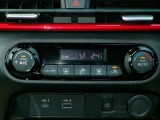 快適オートエアコン付♪設定温度をキープし車内を快適な温度に保ちます♪