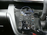 フロントオートエアコン装備ですので常にお好みの温度に調整ができ車内を快適な空間に保ってくれます。