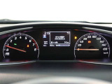 とっても見やすいメーターです。夜間時はラグジュアリーな気分にさせてくれる照明が魅力ですので、夜のドライブも楽しみになりますよ♪