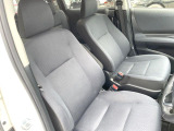 運転席シート廻りは使用感も少なく、良好な状態となっています。前オーナー様が丁寧に使っていたことがよくわかりますね。