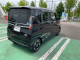 【障害物センサー】細い道を通ったときや駐車するとき等、障害物に当たりそうになると警告音が鳴ったり、自動でブレーキをかけてくれます。安心ですね!