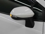 サイドターンランプ付きドアミラー。車両のドレスアップと右左折時の被視認性を兼ね備えたお洒落なミラーです。