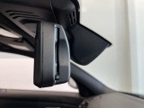 【ルームミラー一体型ETC】BMWといえばルームミラー一体型のETC。ドライバーから差し込めるかたちになっておりますので、差し忘れの際も慌てずにご利用いただけます。