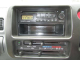 「エクストラ」にはキーレスエントリーシステムと1DINのAM/FM付CDステレオ(CD-R/RWに対応)&10cmフロントスピーカーが付いてます