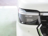 LEDヘッドライトは、点灯の瞬間から光量を発揮し、突然暗くなるトンネルなどでの安定感を高めます。