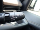 ハイビームアシスト機能が装備されており対向車が接近すると自動的にロービームに切り替えてくれる便利な機能になっております♪
