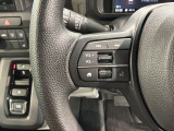 ステアリングにオーディオ操作スイッチが付いています。オーディオ画面に直接タッチしなくても操作が出来ますので、運転に集中できます。