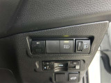 対向車がいないとき、見通しの悪い道路は暗くて怖いですよね。。。こちらのクルマはオートマチックハイビーム搭載です!対向車の有無で自動でハイ・ロウビームに切り替えます。