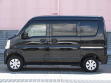 純正ホイールカバーで全体的にデザインがまとまっています。車も人も、オシャレはまずは足元からですね。
