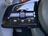 手元でナビの音量調整等が出来るのでナビの操作によるわき見運転を防止することが出来ます。