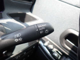 オートライト機能が装備されており暗い場所に入ると車両が検知しライトのON・OFFを自動的に切り替えてくれますので非常に便利な装備です♪