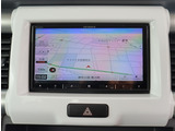 『1台』のお車に対して、3名体制で日々議論を重ね仕入れを行っております。