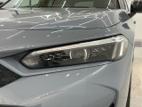 LEDヘッドライトは、点灯の瞬間から最大光量を発揮し、突然暗くなるトンネルなどでの安定感を高めます。