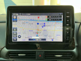 日産オリジナルナビゲーション。大型モニターを採用。画面が大きいので、タッチ操作もスムースで快適です。
