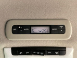 【リアオートエアコン】広い後部座席には必須の機能!風量や温度を自動で調整し前席と同様な車内環境にしてくれるリアオートエアコンを装備。夏の暑さも冬の寒さもストレスなく快適にお過ごしいただけます♪