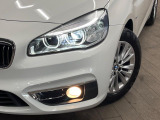 ●LEDヘッドライト:夜間走行時も良好な視界を確保し安心して運転できる高輝度LEDヘッドライトを装備!点灯速度が早く、消費電力も抑えられています。