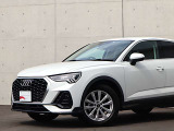 ●Audiが最初に採用したLEDポジショニングランプ。シャープなラインで昼間でも点けていたいと思うほど上品でオシャレです。夜間走行時はさらに目立ちます!