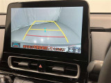 車庫入れなど後進運転時に死角をモニターで確認ができて安全です♪ ステアリング操作の参考になるガイド線も表示しますので車庫入れがニガテな方も安心ですネ!