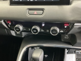運転席/助手席シートヒーターで寒い日もすぐに温かくなり快適に過ごせます。3段階の温度調整が可能です
